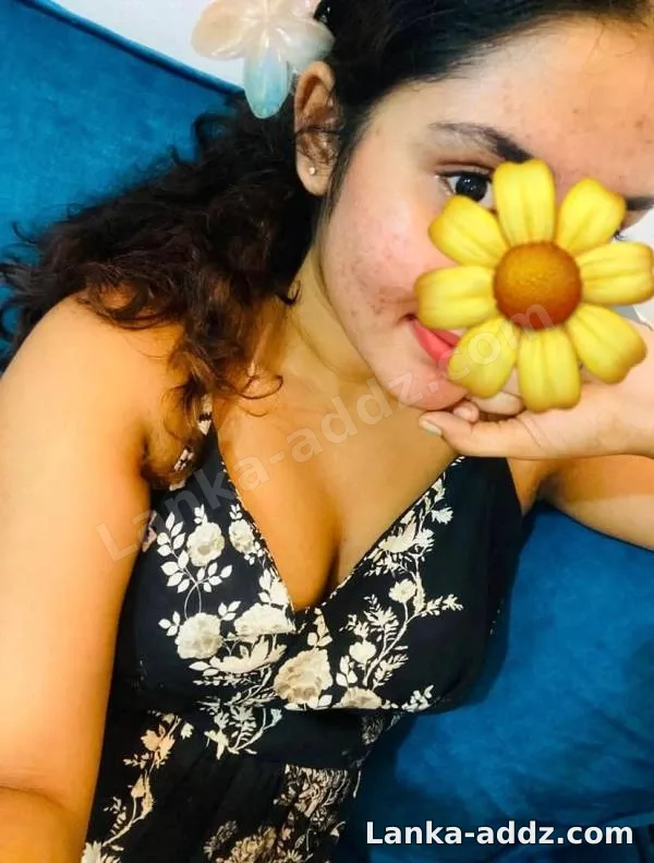 Tamil with face cam show, Companionship in Anuradhapura, Sri Lanka