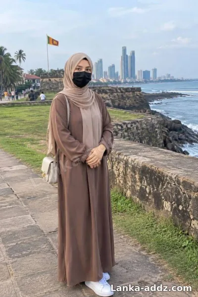 New Muslim Girl Wellawattha, Companionship in Wellawatte, Sri Lanka